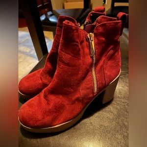 Red boot with side zipper